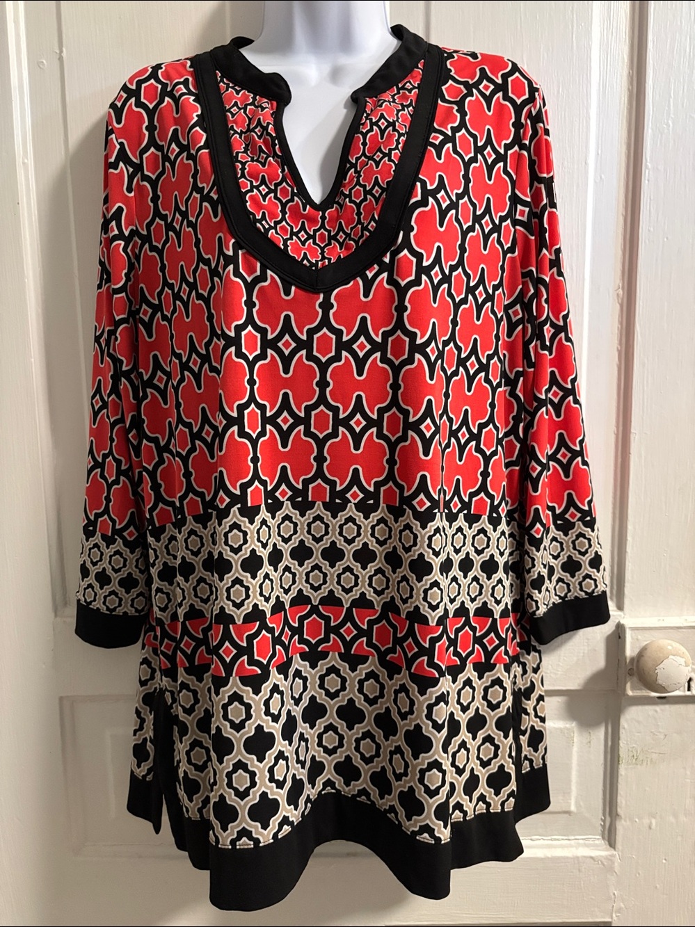 Dana Buchman Coral, Black, and Beige Geometric Tunic Top Size L